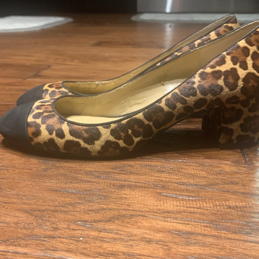Ann Taylor Preloved Leopard Print Heels with Black Accents - Picture 5 of 8